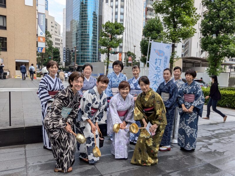 長沼静きもの学院 横浜校の皆さんが打ち水イベントに参加